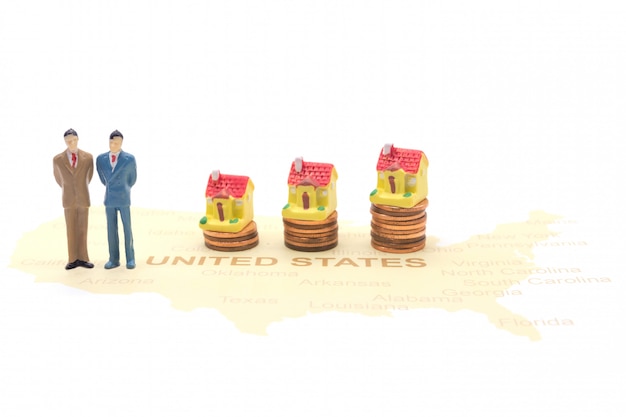 An infographic comparing the federal minimum wage to the minimum wage in several different states, highlighting the disparities.